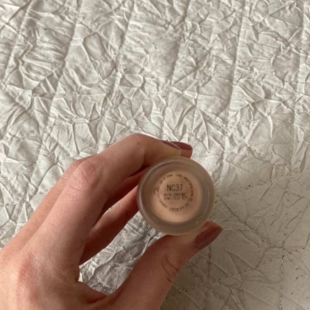 Mac foundation - Picture 2 of 2
